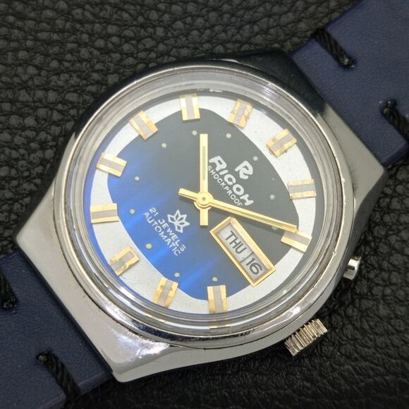 Vintage 1974 Ricoh Automatic Mens Silver Watch W/daydate & Blue accents - Picture 6 of 10